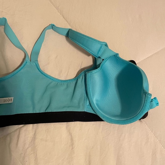 Victoria’s Secret VSX Sports Bra - Picture 7 of 9